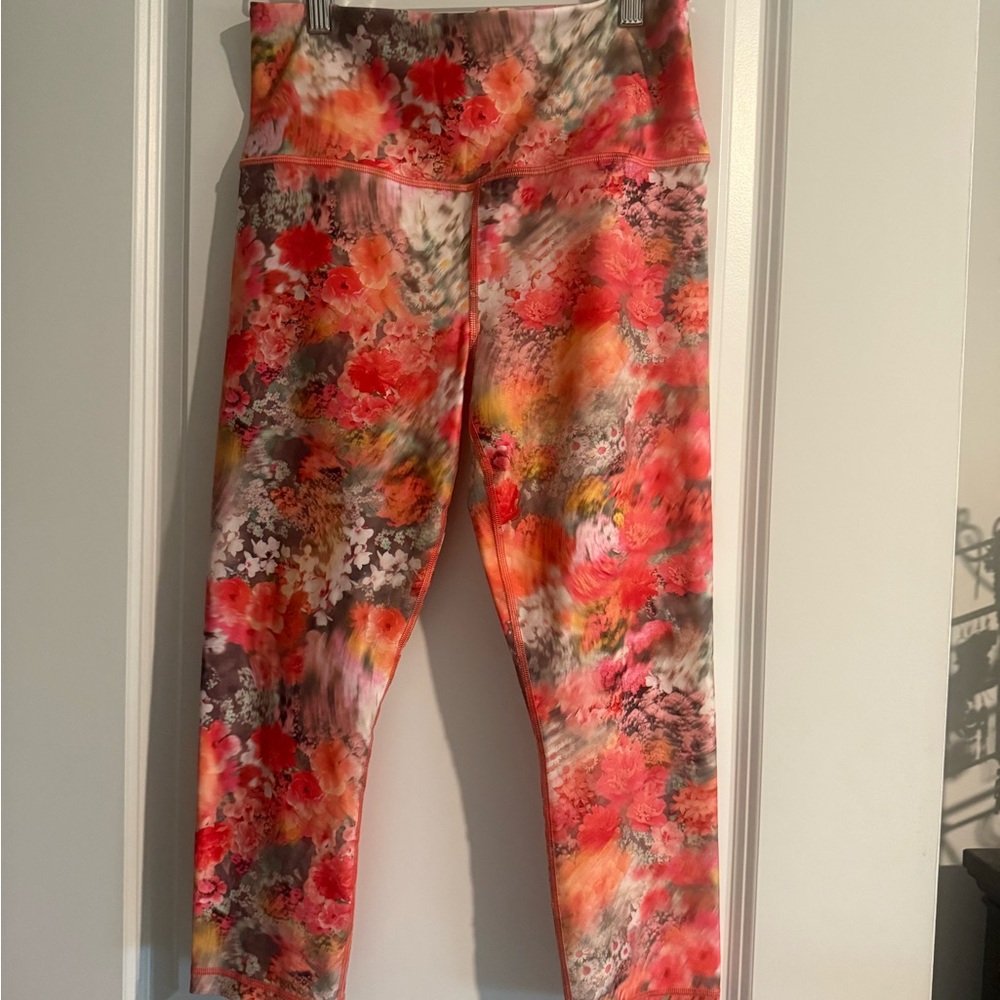 Athleta Floral Elation Capri Leggings in Coral, Pink and Green (Medium)